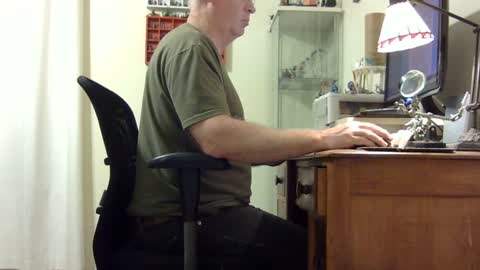 chris2002b online show from September 28, 5:46 am