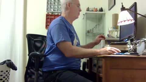 chris2002b online show from October 7, 3:36 am