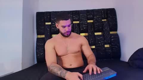 Snapshot of chris_blake__ chatting on November 18, 6:45 pm Chris B online show from November 18, 6:45 pm