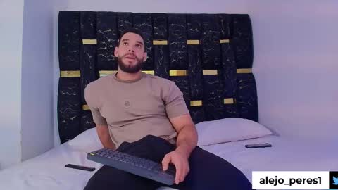 Snapshot of chris_blake__ chatting on December 1, 6:02 pm Chris B online show from December 1, 6:02 pm