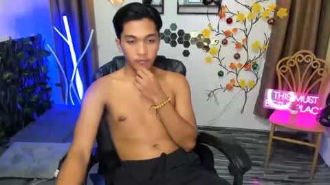 chris_hardfucker online show from December 15, 11:58 am