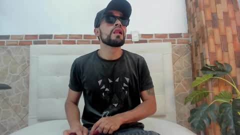 chris_kizz online show from December 4, 11:08 am