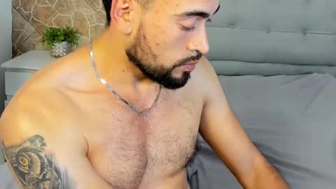 chris_kizz online show from December 19, 9:51 am