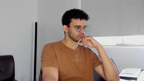 Im Chirs IM MODEL INDEPENDT online show from October 21, 2:40 pm