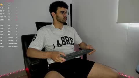 Im Chirs IM MODEL INDEPENDT online show from October 26, 4:02 pm