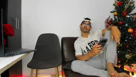 Im Chirs IM MODEL INDEPENDT online show from November 27, 2:13 am