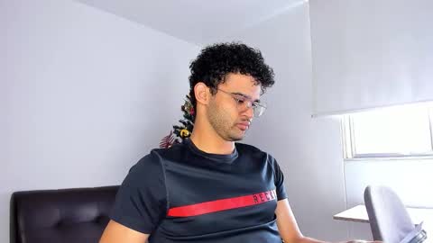 Im Chirs IM MODEL INDEPENDT online show from November 27, 3:25 pm