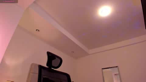 chrismorgan24 online show from March 10, 12:15 am