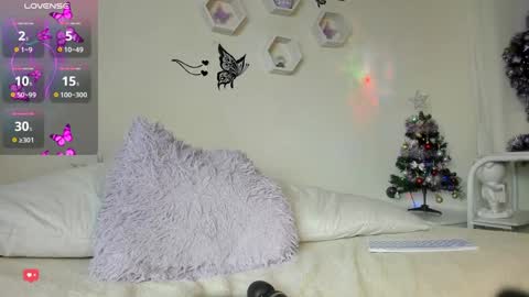 Snapshot of christal_cutee chatting on December 14, 3:51 am Christal online show from December 14, 3:51 am