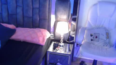 Snapshot of christaly_1 chatting on October 19, 6:14 am Christal online show from October 19, 6:14 am