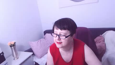 Snapshot of christarose chatting on October 31, 5:36 pm Christa online show from October 31, 5:36 pm