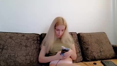 Snapshot of christihanson chatting on December 5, 10:02 am christihanson online show from December 5, 10:02 am