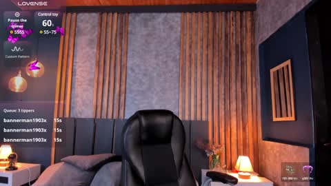 Snapshot of christina_johns chatting on December 4, 6:28 pm Hi Im Christina. . Dont forget to follow me to have me close to you online show from December 4, 6:28 pm