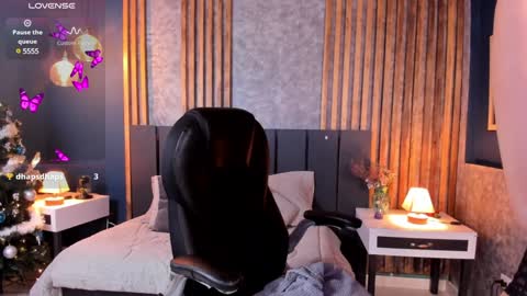 Snapshot of christina_johns chatting on December 14, 2:42 pm Hi Im Christina. . Dont forget to follow me to have me close to you online show from December 14, 2:42 pm