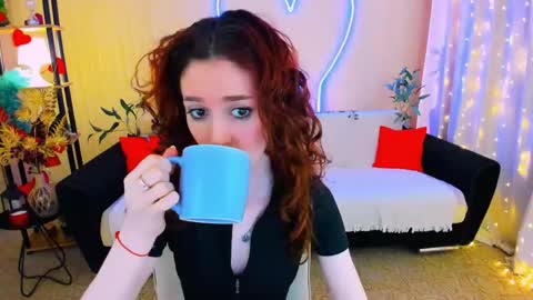 Snapshot of christinaconteeree chatting on April 27, 3:15 am christinaconteeree online show from April 27, 3:15 am