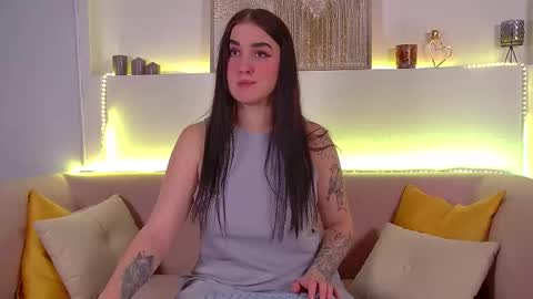 Snapshot of christinamilton chatting on February 28, 12:43 am Christina online show from February 28, 12:43 am