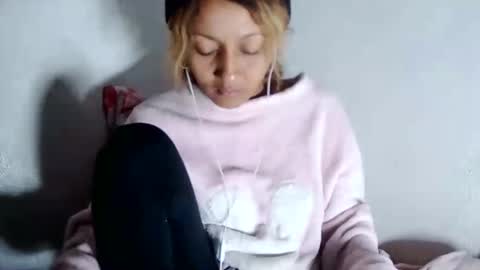 Snapshot of christine213 chatting on January 14, 4:50 pm christine213 online show from January 14, 4:50 pm