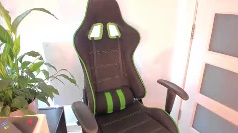 Snapshot of christine_cardo chatting on October 27, 3:16 pm Christine Cardo online show from October 27, 3:16 pm