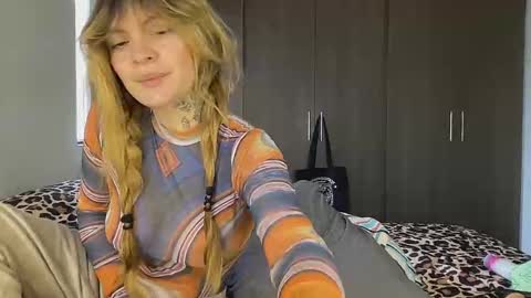 Snapshot of christine_f chatting on October 1, 9:10 pm Val riess -- Instagram free online show from October 1, 9:10 pm