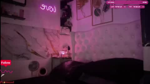 Snapshot of christinee_star chatting on October 24, 10:33 am christine online show from October 24, 10:33 am