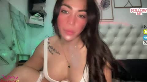 Snapshot of christinee_star chatting on November 24, 2:00 am christine online show from November 24, 2:00 am