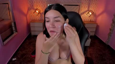 Snapshot of christy_teigen chatting on September 26, 7:29 pm CHRISTY online show from September 26, 7:29 pm
