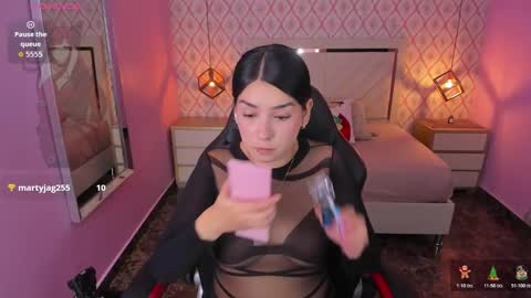 Snapshot of christy_teigen chatting on December 4, 7:44 pm CHRISTY online show from December 4, 7:44 pm