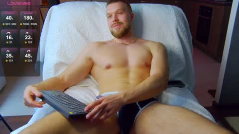 Snapshot of chrisx6m chatting on December 3, 5:45 pm chrisx6m online show from December 3, 5:45 pm