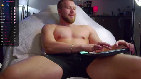 Snapshot of chrisx6m chatting on December 23, 10:01 pm chrisx6m online show from December 23, 10:01 pm