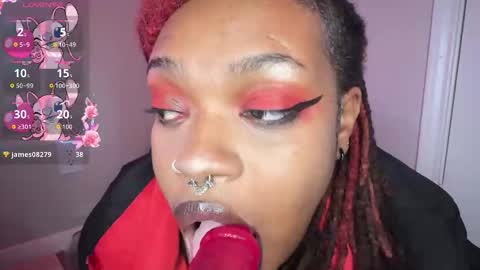 Snapshot of chubbeedweeb chatting on October 25, 3:36 am EmberEssence online show from October 25, 3:36 am