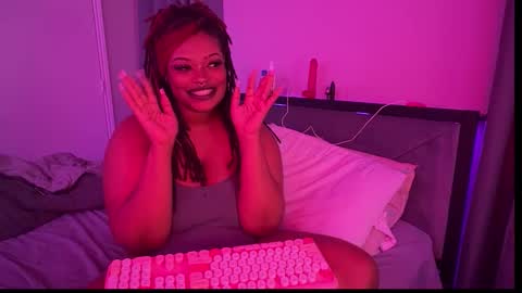 Snapshot of chubbeedweeb chatting on November 6, 6:14 am EmberEssence online show from November 6, 6:14 am