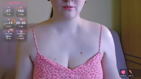 Snapshot of chubbymaia chatting on March 8, 9:06 am Maia online show from March 8, 9:06 am