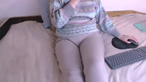 Snapshot of chubbymaia chatting on November 27, 7:49 pm Maia online show from November 27, 7:49 pm