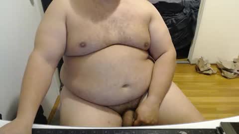 Snapshot of chubbyvix chatting on December 17, 5:13 am AstorYvr online show from December 17, 5:13 am