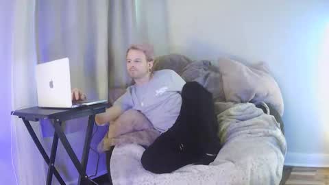 Snapshot of chubschadwell chatting on November 27, 1:24 pm ChubsChadwell online show from November 27, 1:24 pm