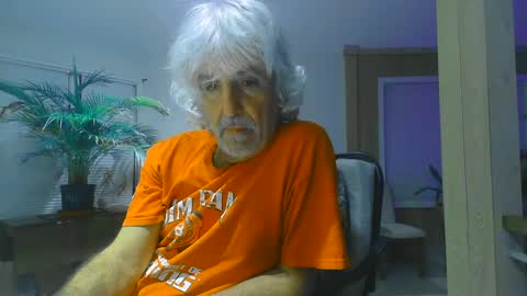 chuck354139 online show from December 3, 7:10 am