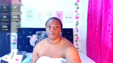 Snapshot of ciaraebonyxxx chatting on December 25, 6:52 pm ciaraebonyxxx online show from December 25, 6:52 pm