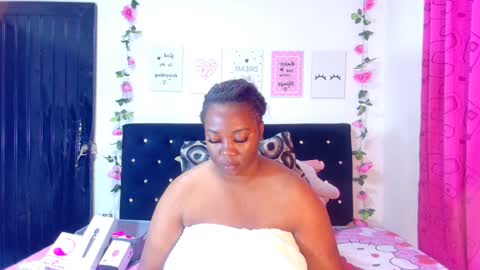 Snapshot of ciaraebonyxxx chatting on January 17, 2:39 am ciaraebonyxxx online show from January 17, 2:39 am