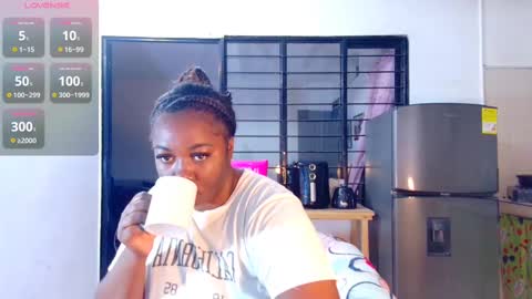 Snapshot of ciaraebonyxxx chatting on February 14, 8:21 am ciaraebonyxxx online show from February 14, 8:21 am