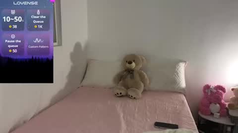 Snapshot of cielo_18d chatting on December 10, 2:59 am Mia online show from December 10, 2:59 am