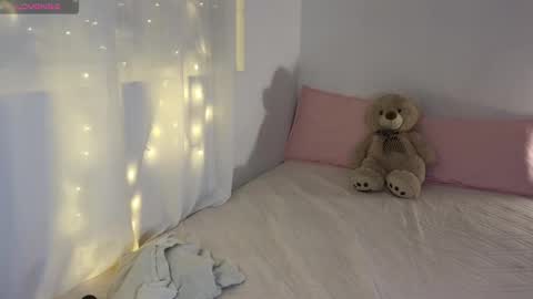 Snapshot of cielo_18d chatting on January 18, 4:37 am Mia online show from January 18, 4:37 am