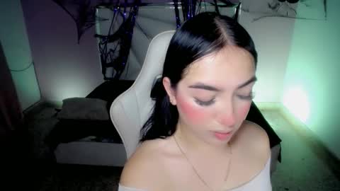 Snapshot of cieloo_ chatting on October 29, 8:21 pm CIELO online show from October 29, 8:21 pm