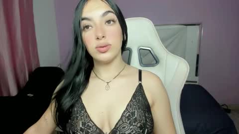 Snapshot of cieloo_ chatting on November 17, 8:36 pm CIELO online show from November 17, 8:36 pm