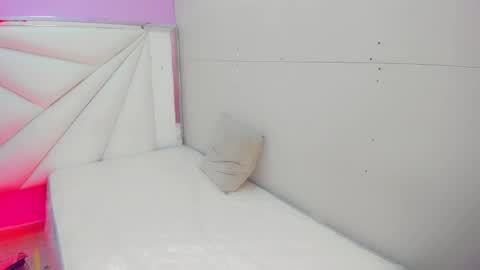 Snapshot of cieloo_ chatting on December 14, 8:57 pm CIELO online show from December 14, 8:57 pm