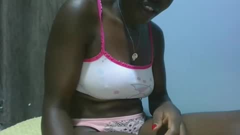 Snapshot of cilia_petite chatting on January 24, 4:17 pm cilia petite online show from January 24, 4:17 pm