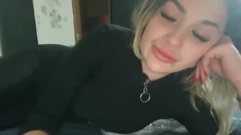 Snapshot of cindysweet24 chatting on January 17, 8:33 pm GreenKarina online show from January 17, 8:33 pm