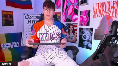 David     Independent Model online show from December 23, 5:17 am