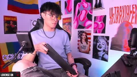 David     Independent Model online show from January 7, 2:53 am