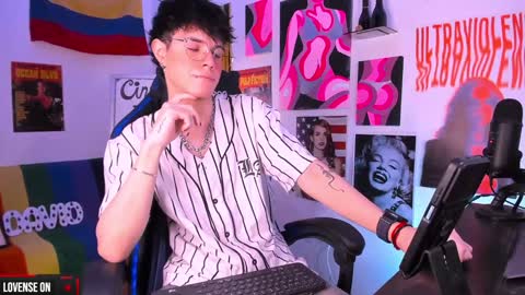 David     Independent Model online show from January 20, 2:01 am