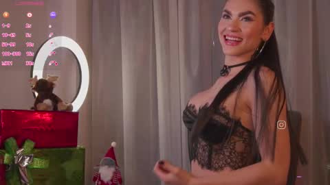 Snapshot of cinthia_jones2 chatting on December 3, 5:26 am Cinthia online show from December 3, 5:26 am